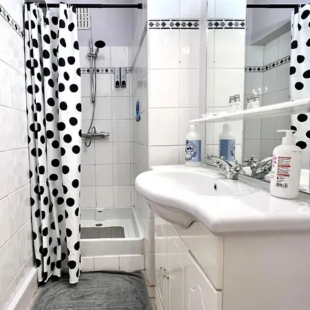 Lovely - Getaway For 2 Center & Within Walking Distance Apartment *